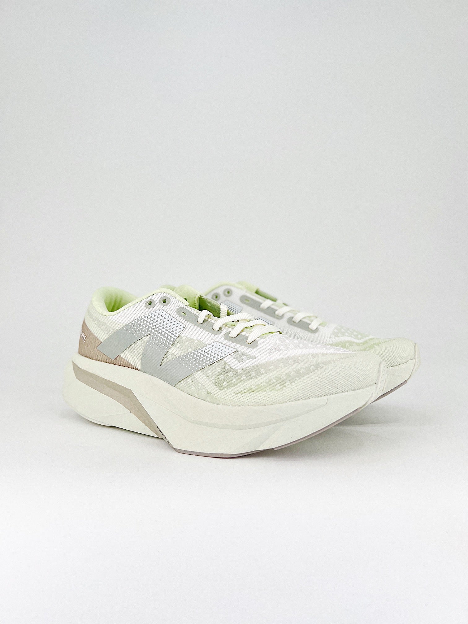 Tênis New Balance Fuelcell Supercomp Elite V4