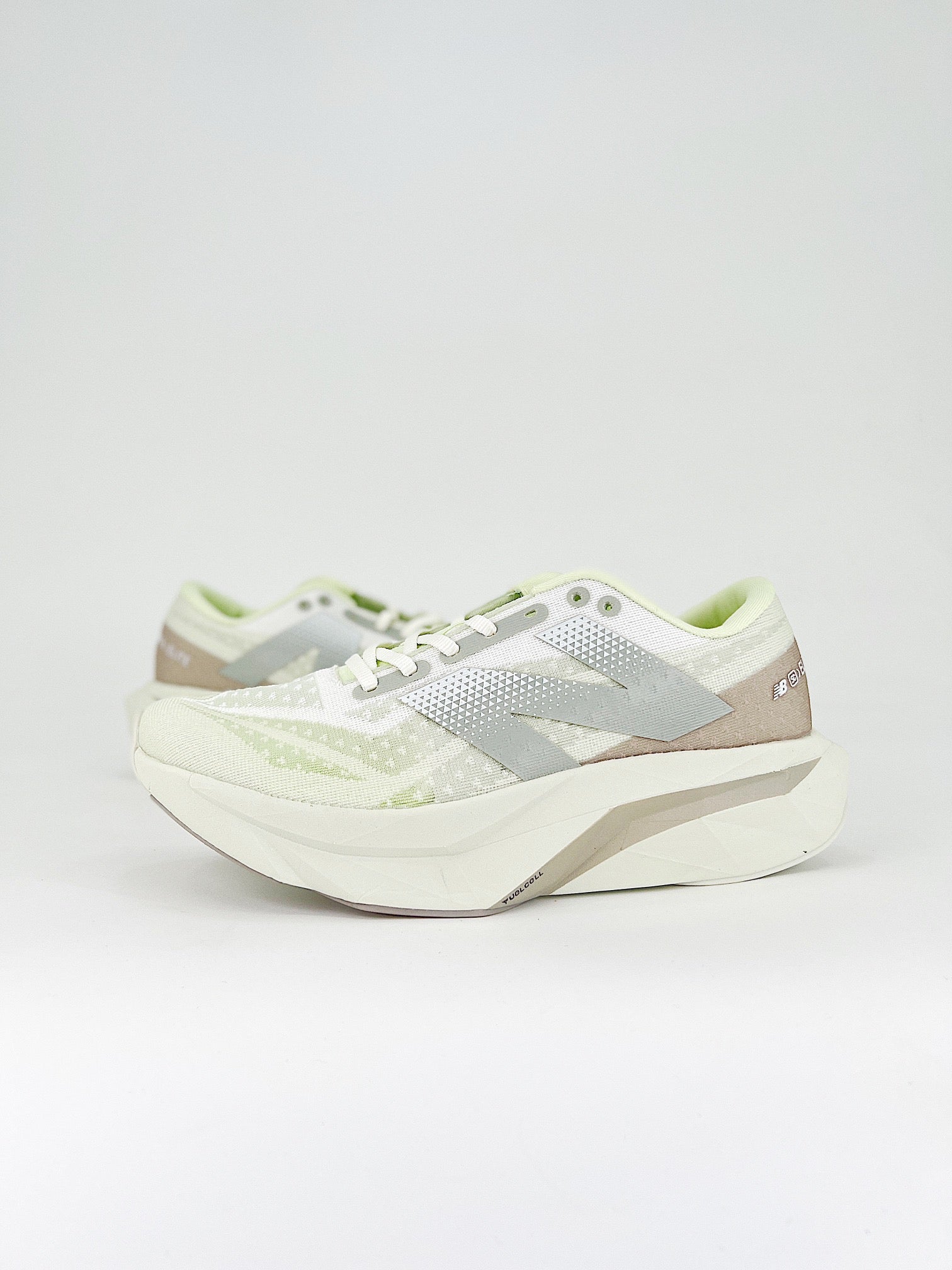 Tênis New Balance Fuelcell Supercomp Elite V4