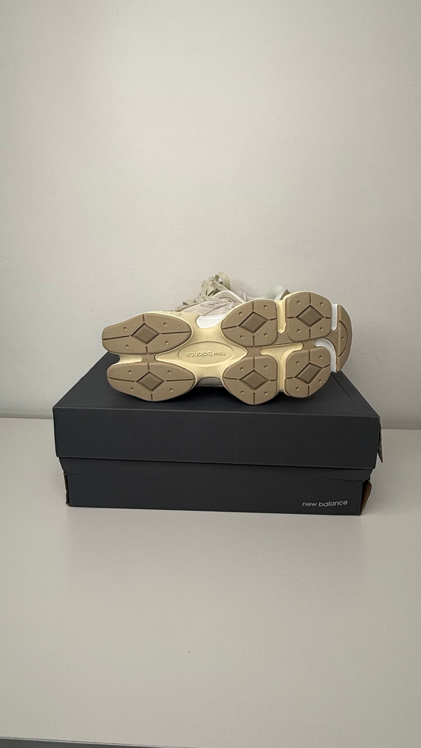 New Balance 9060 Mushroom Brown - PRONTA ENTREGA