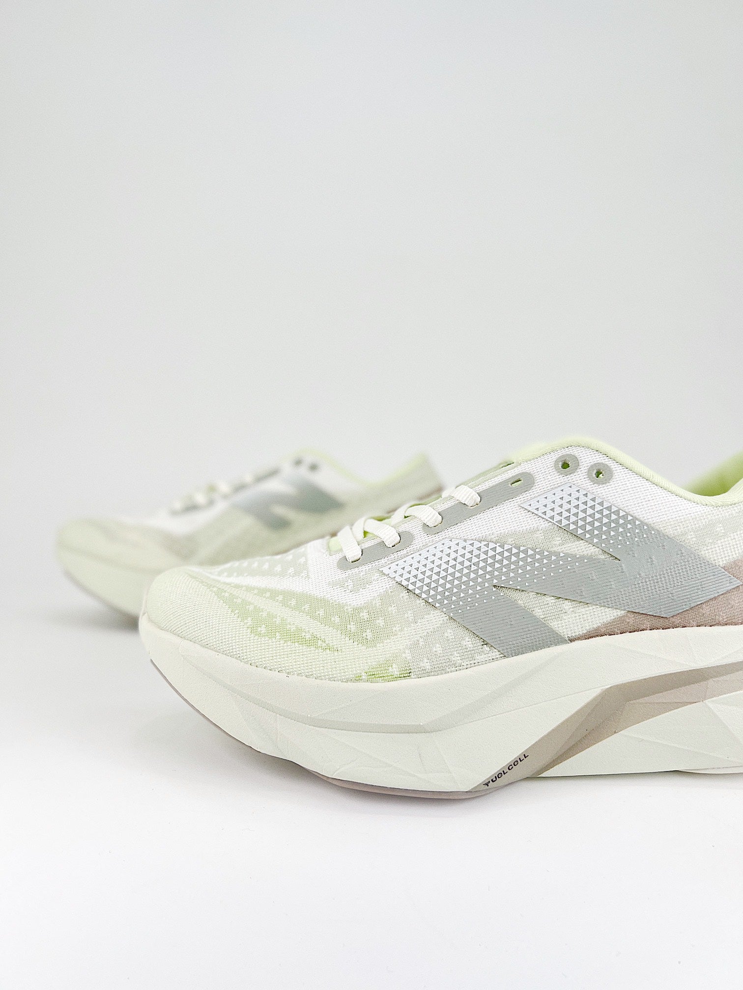 Tênis New Balance Fuelcell Supercomp Elite V4