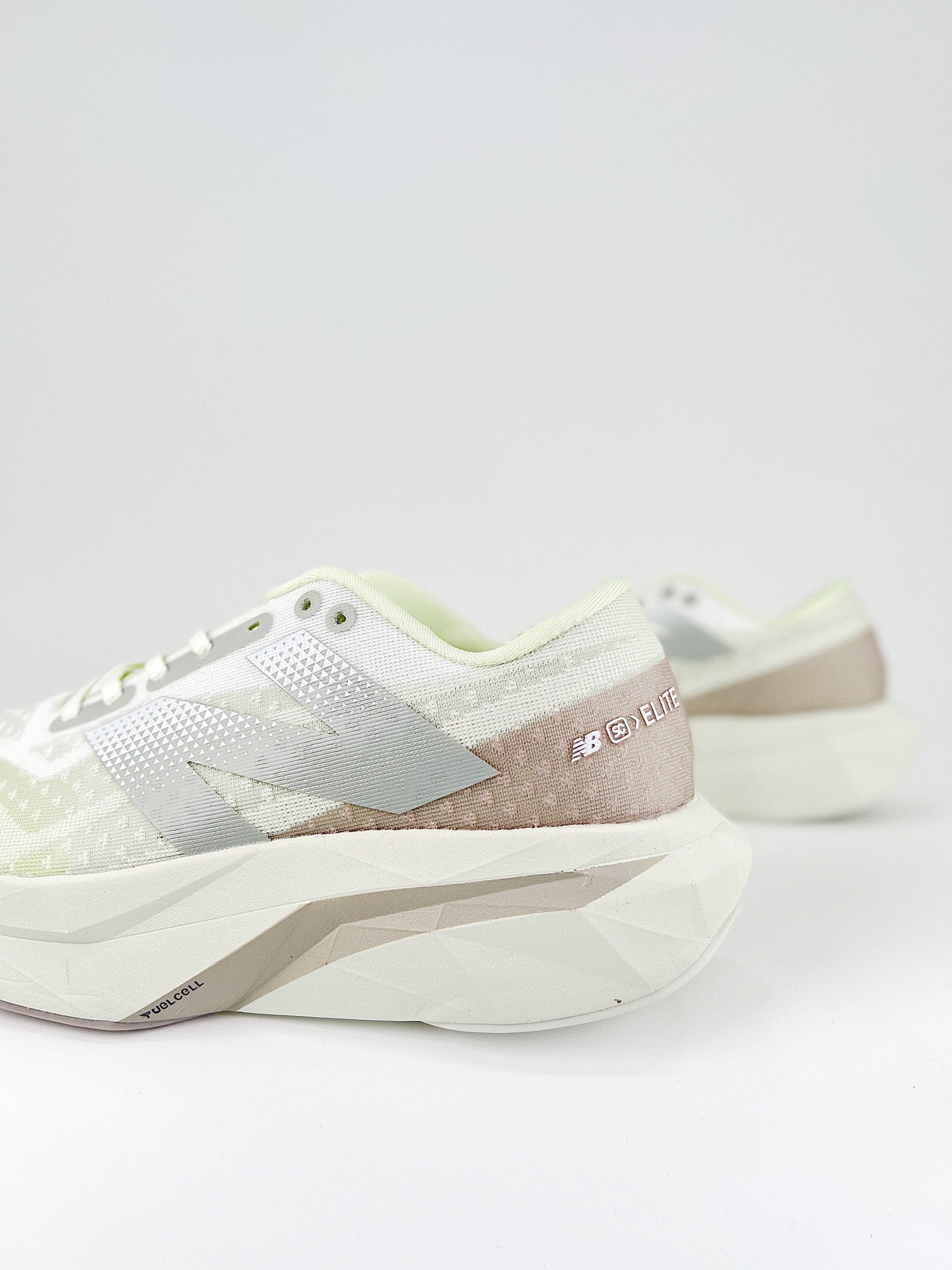Tênis New Balance Fuelcell Supercomp Elite V4