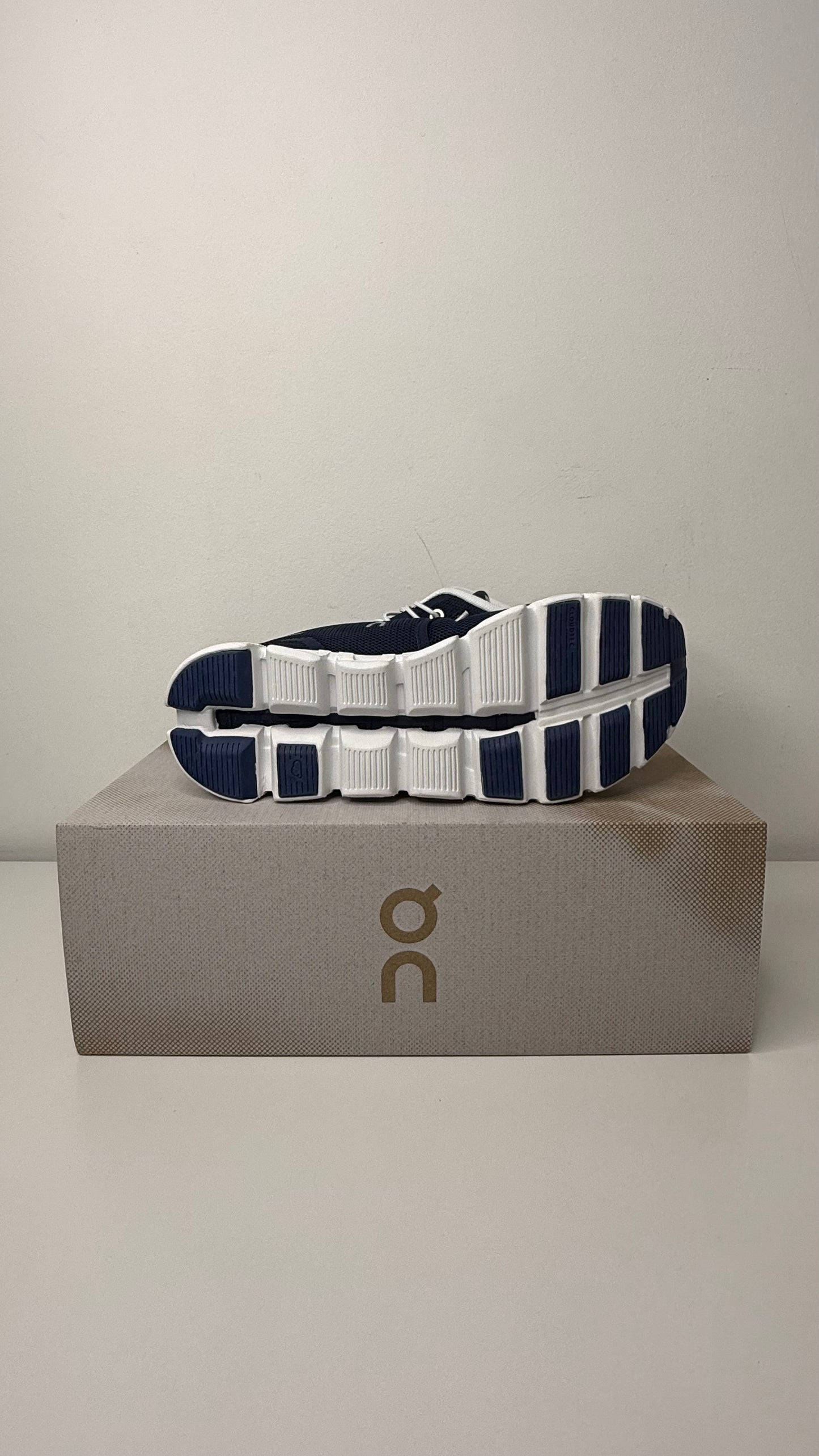 Tênis On Running Cloud 5 - PRONTA ENTREGA