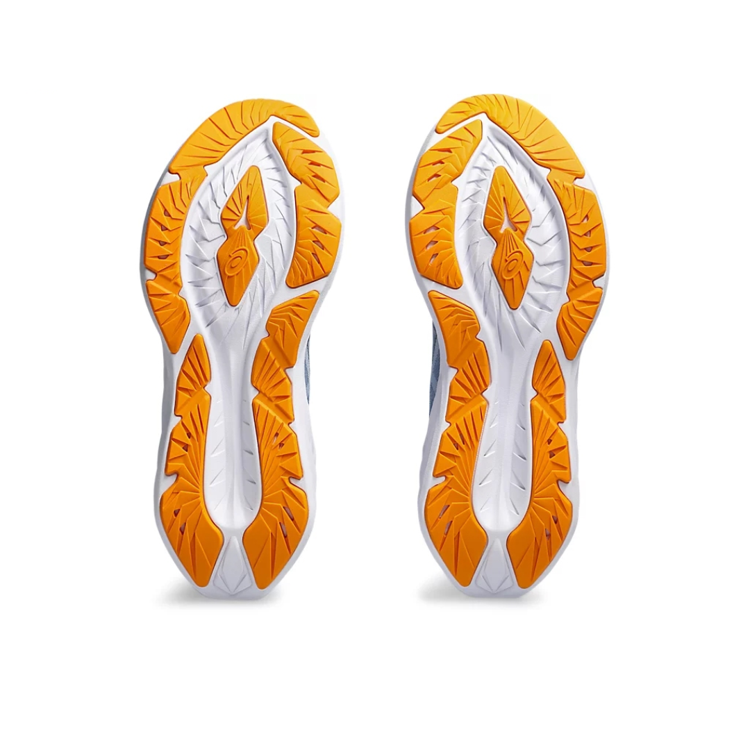 Tênis Asics Novablast 4