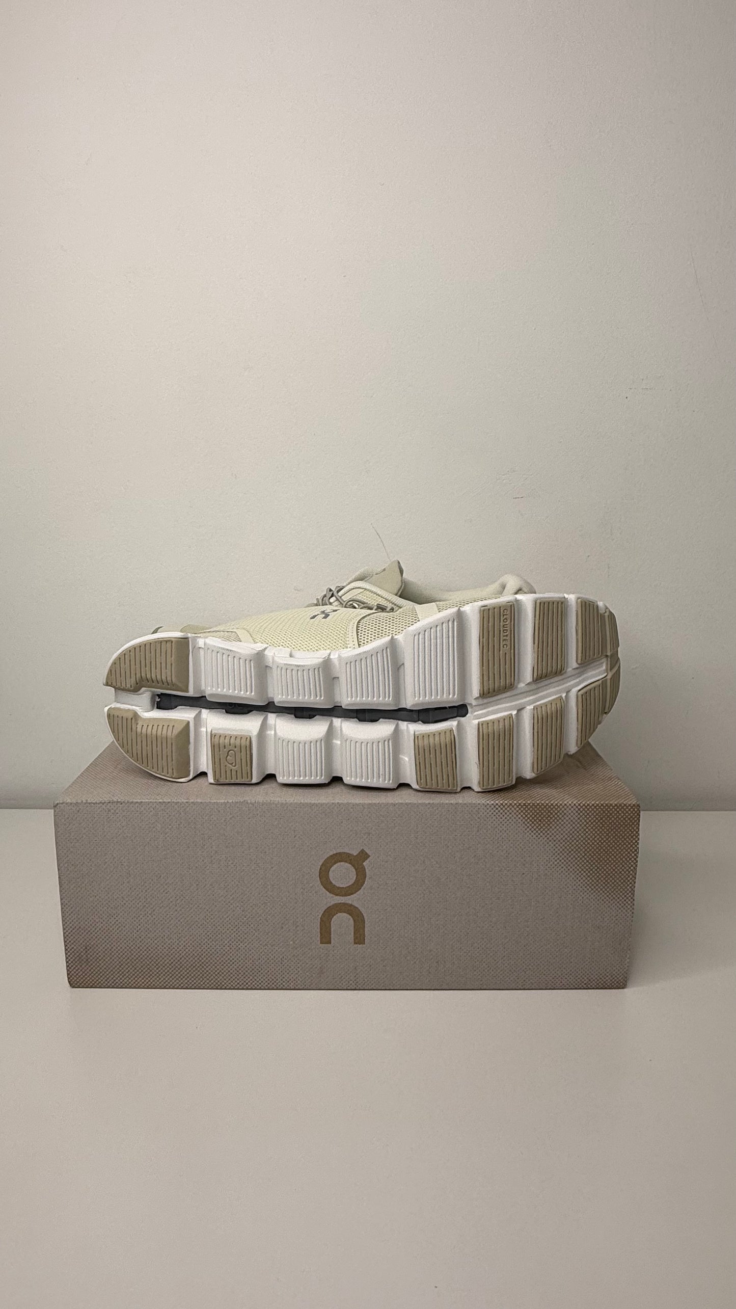 Tênis On Running Cloud 5 - PRONTA ENTREGA