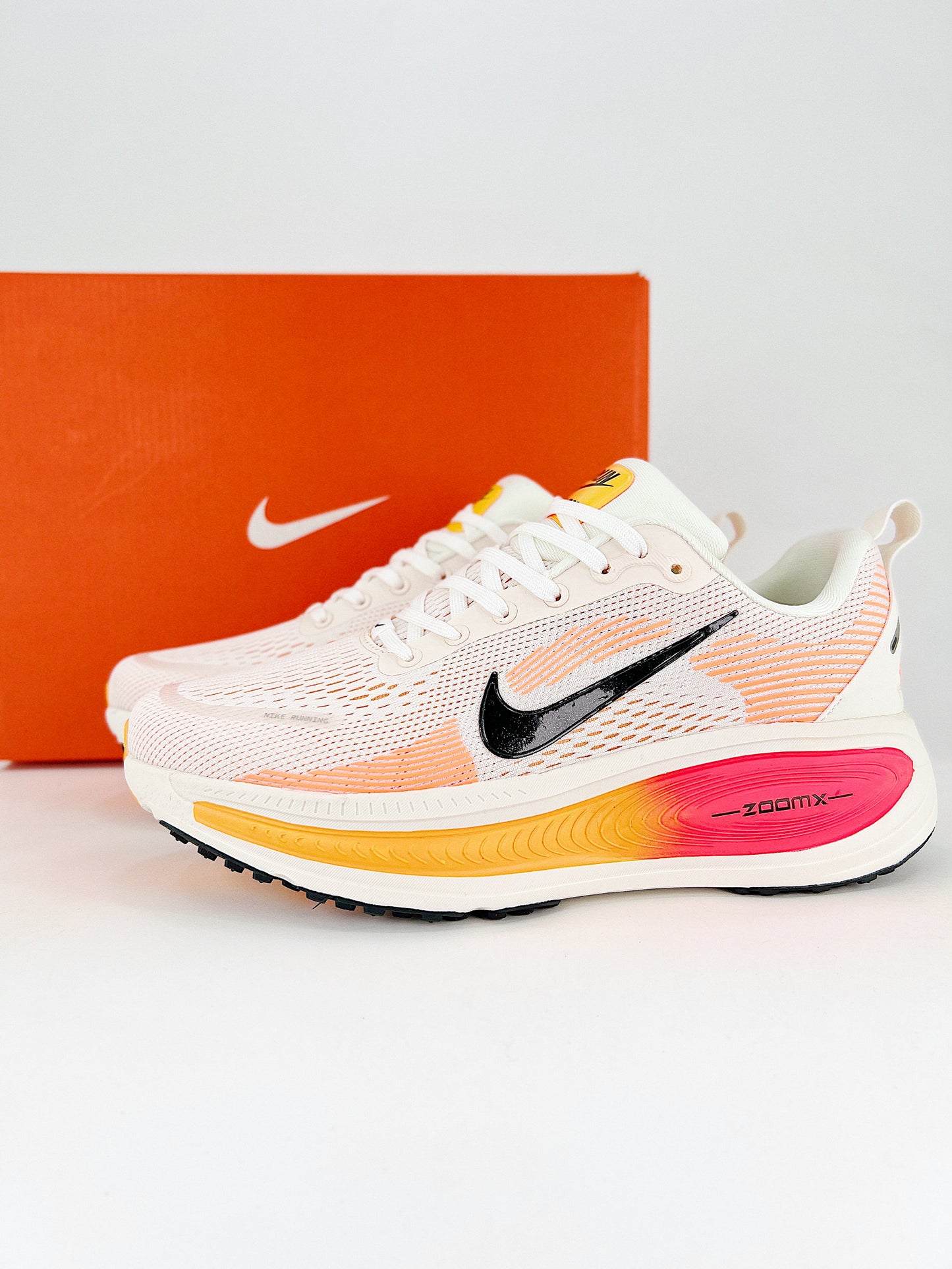 Tênis Nike Vomero 18