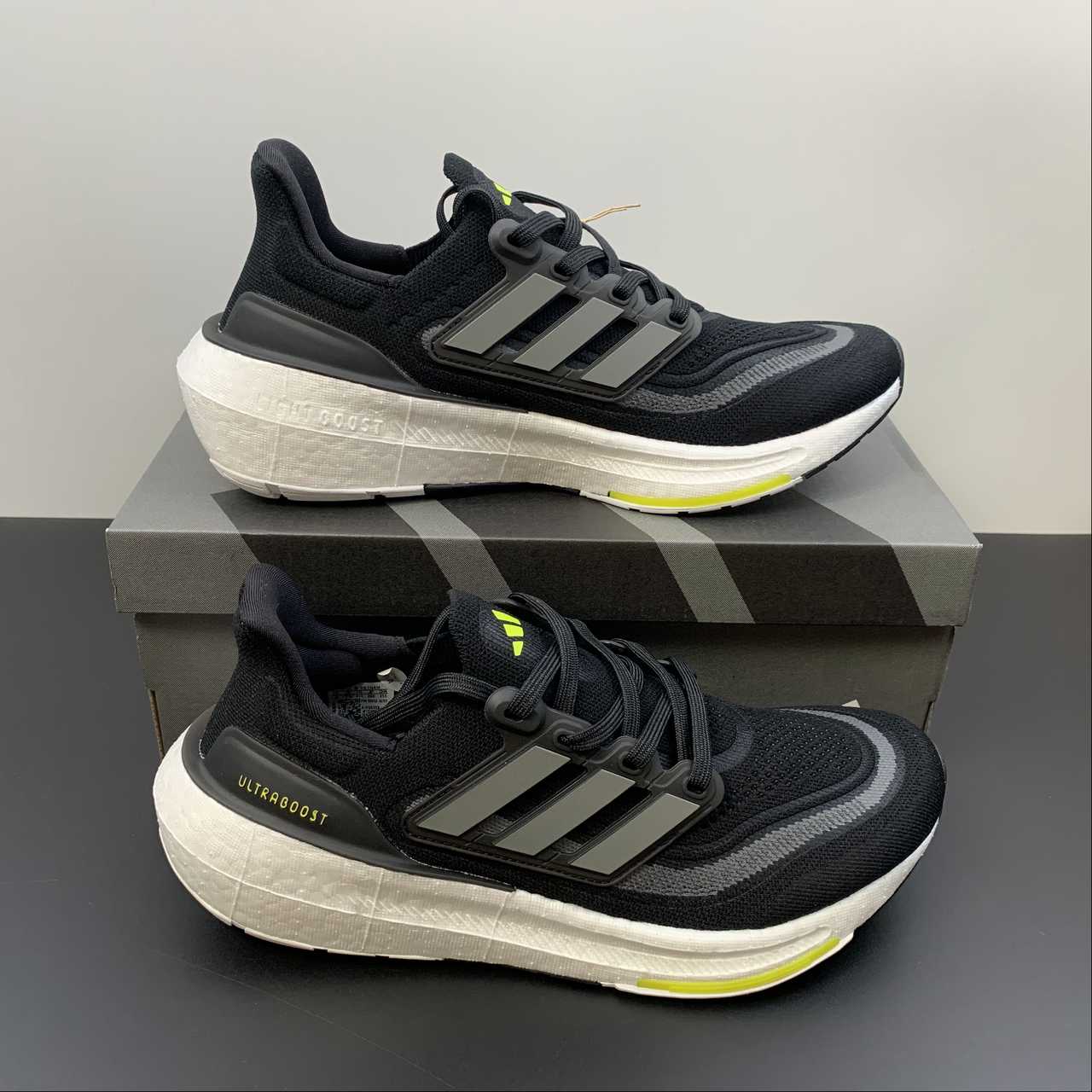 Tênis Adidas UltraBoost Light 23