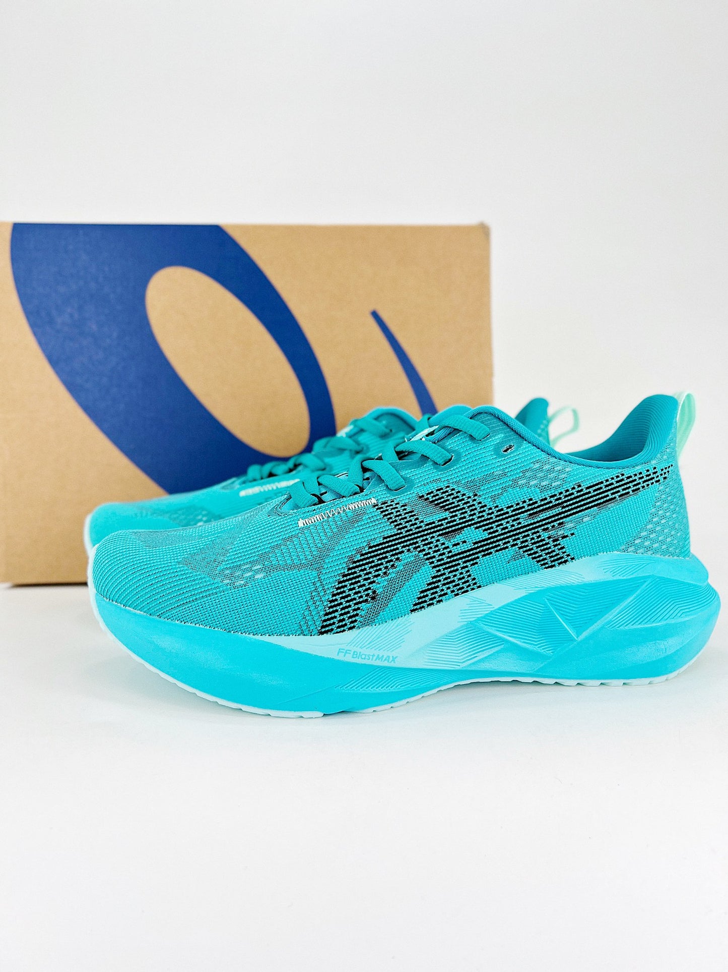 Tênis Asics Novablast 5