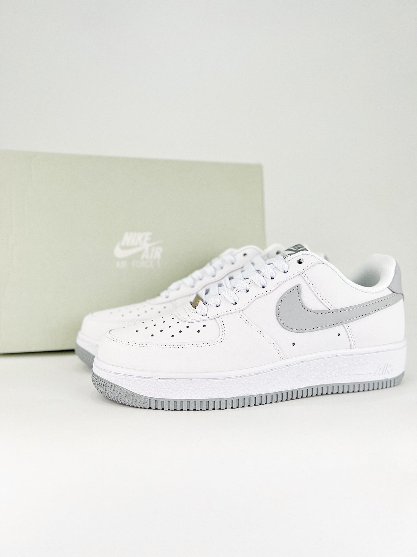Nike Air Force 1 Low White Light Smoke Grey