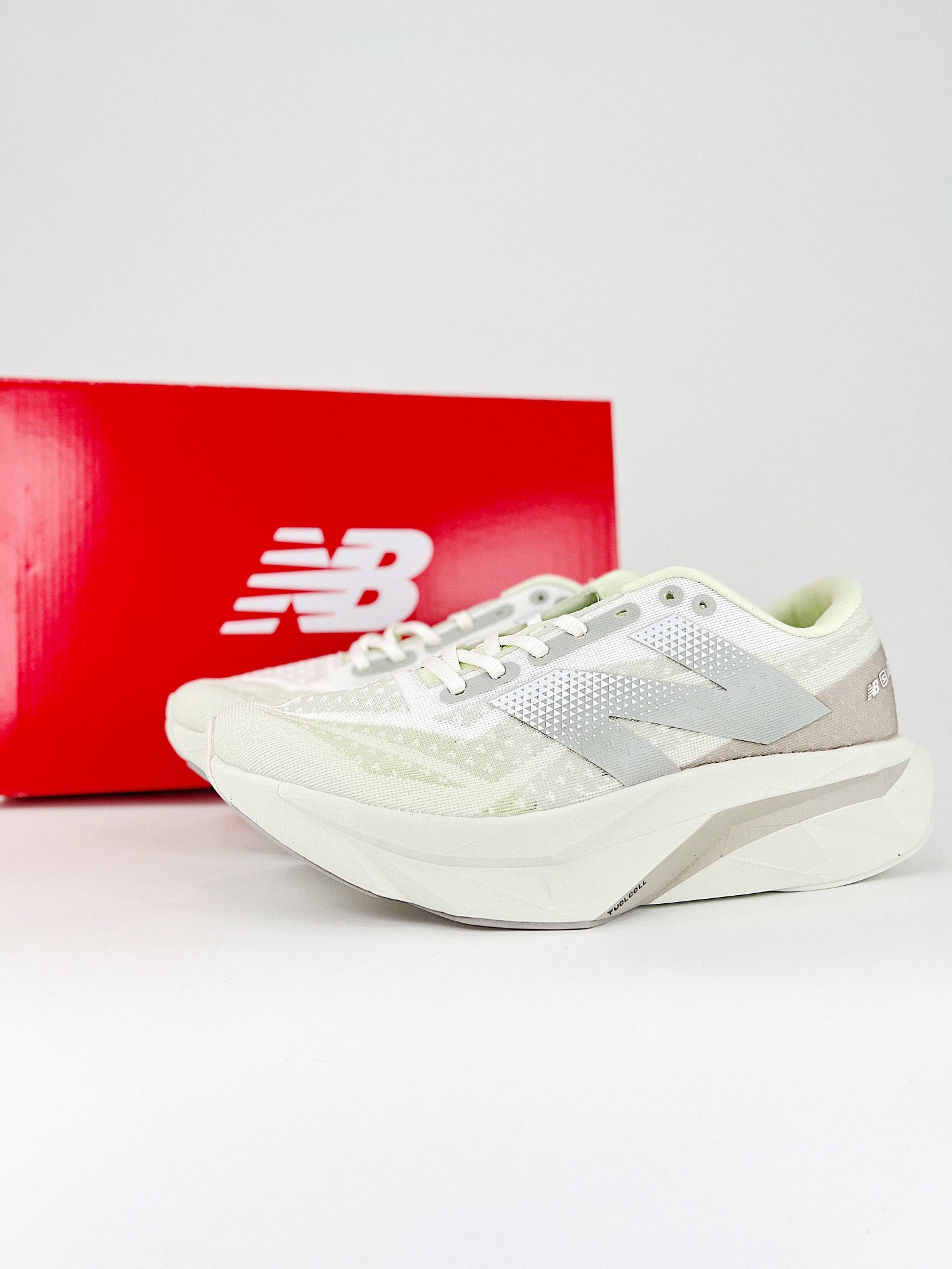 Tênis New Balance Fuelcell Supercomp Elite V4