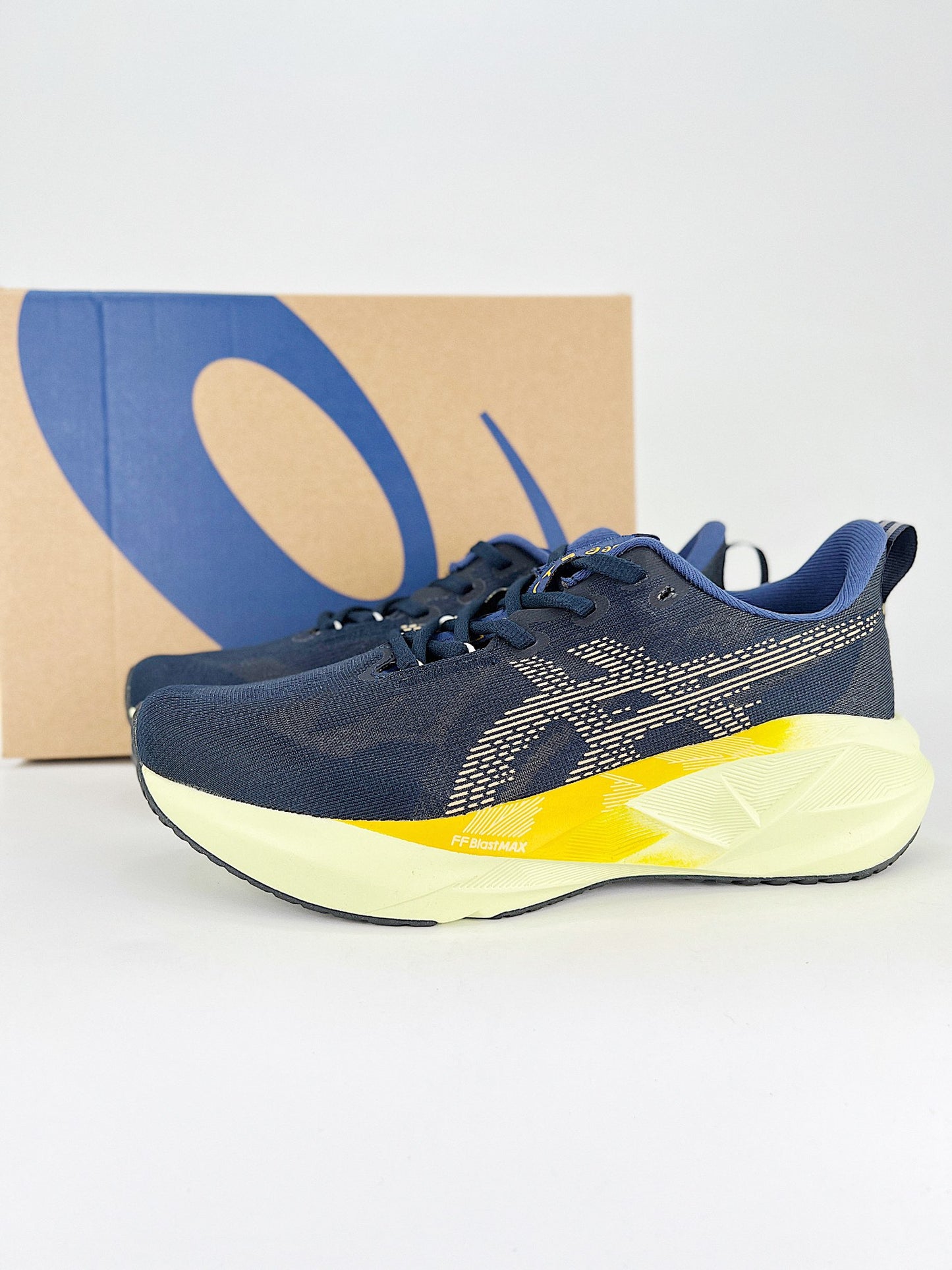 Tênis Asics Novablast 5