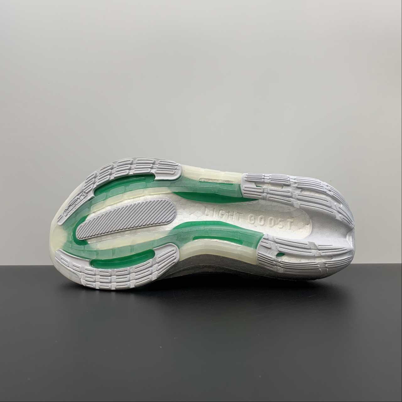 Tênis Adidas UltraBoost Light 23