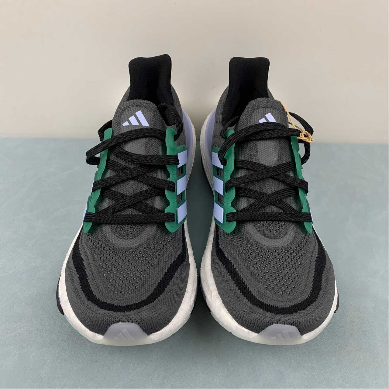 Tênis Adidas UltraBoost Light 23