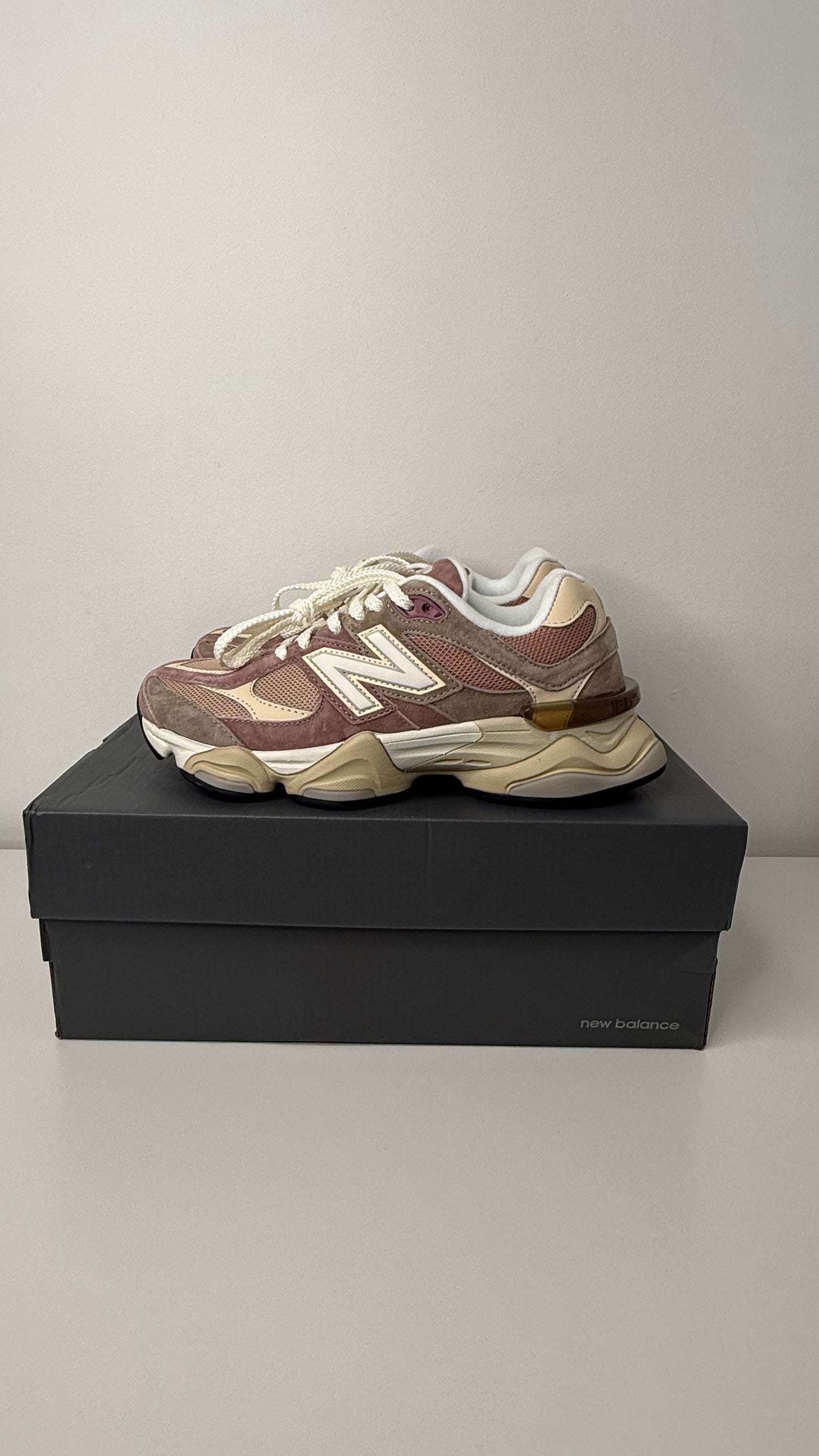 New Balance 9060 Sparrow Flat Taupe - PRONTA ENTREGA