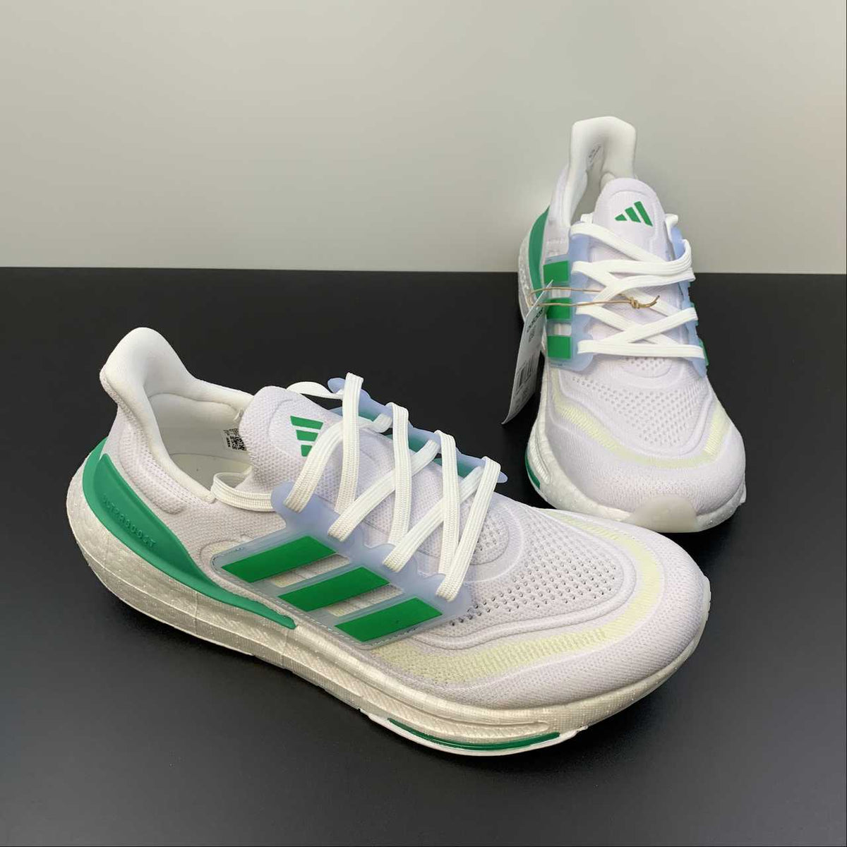 Tênis Adidas UltraBoost Light 23