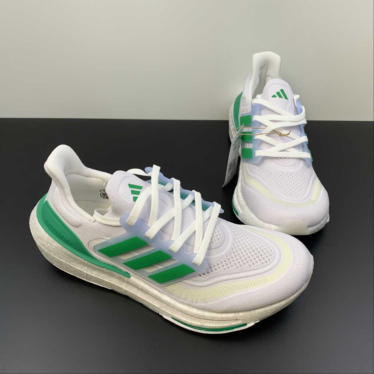 Tênis Adidas UltraBoost Light 23