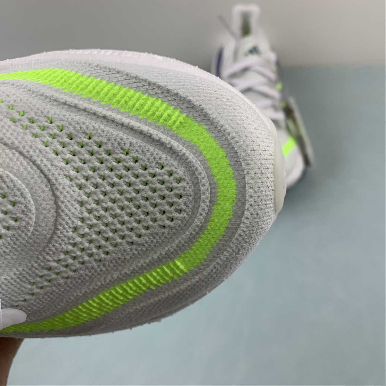 Tênis Adidas UltraBoost Light 23