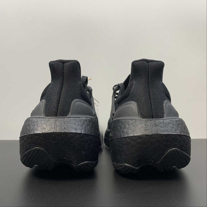 Tênis Adidas UltraBoost Light 23