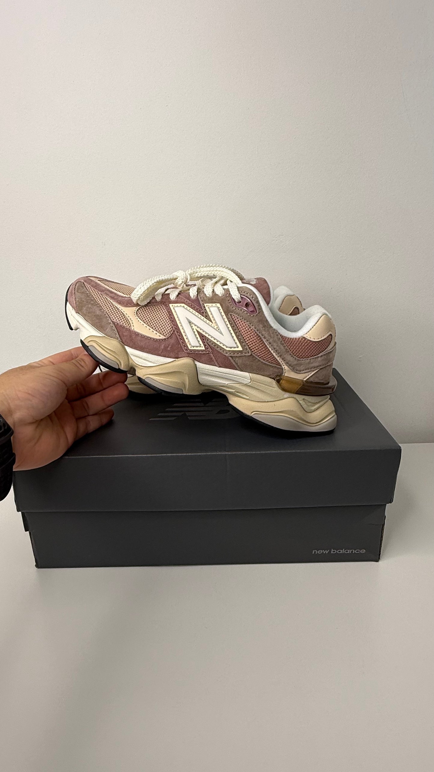 New Balance 9060 Sparrow Flat Taupe - PRONTA ENTREGA