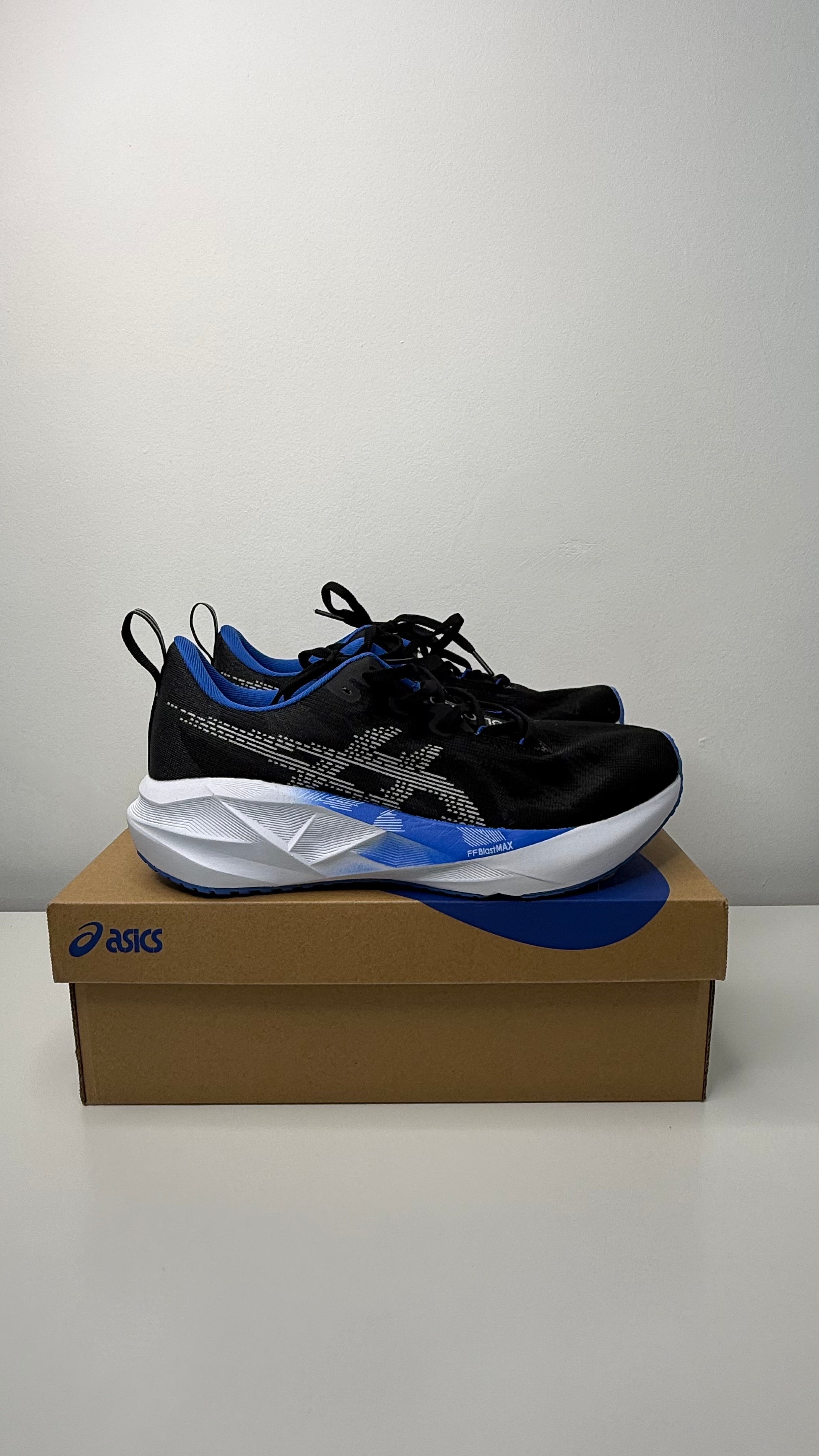 Tênis Asics Novablast 5 - PRONTA ENTREGA