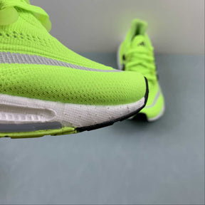 Tênis Adidas UltraBoost Light 23