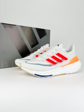Tênis Adidas UltraBoost Light 23