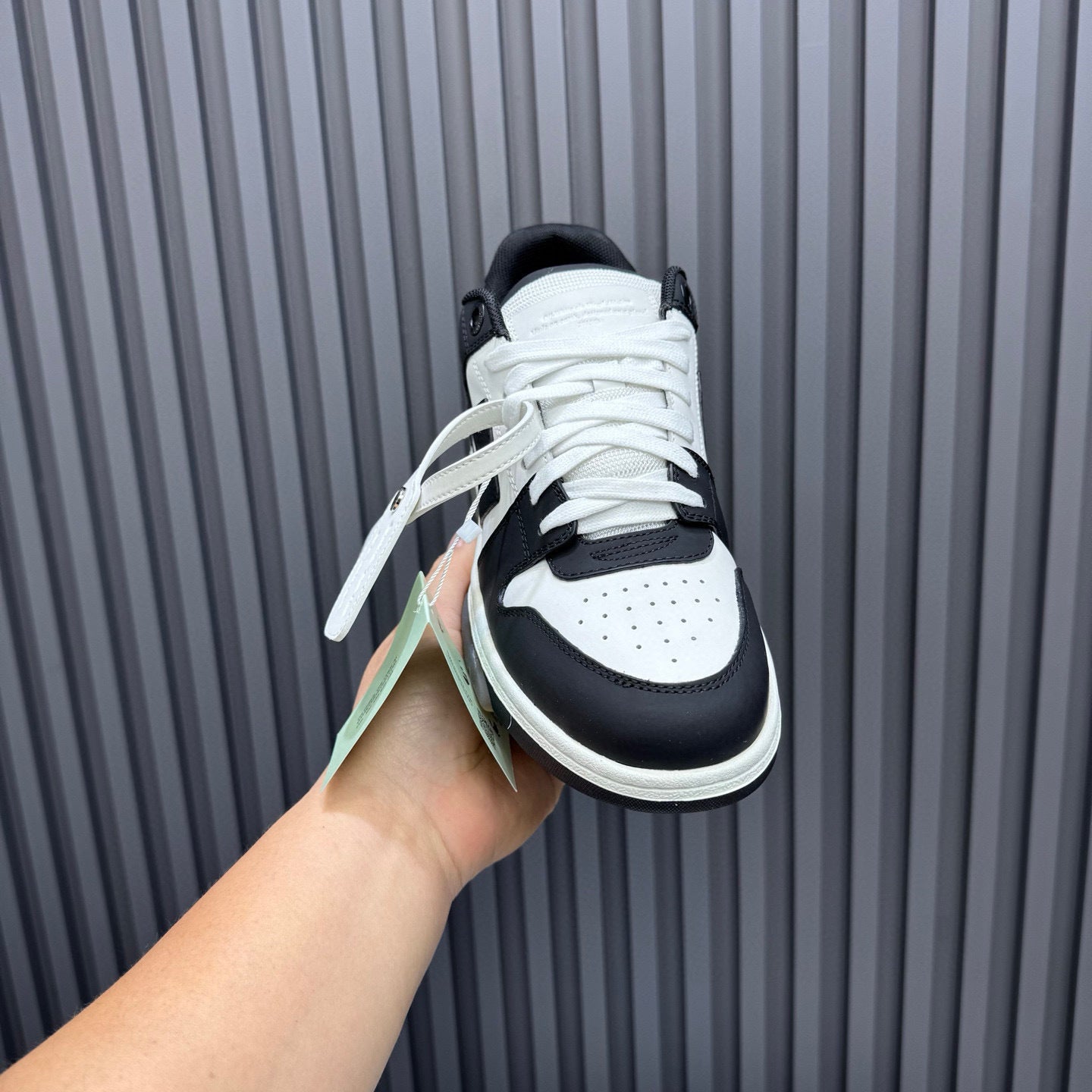 Tênis Off-White Out of Office de couro