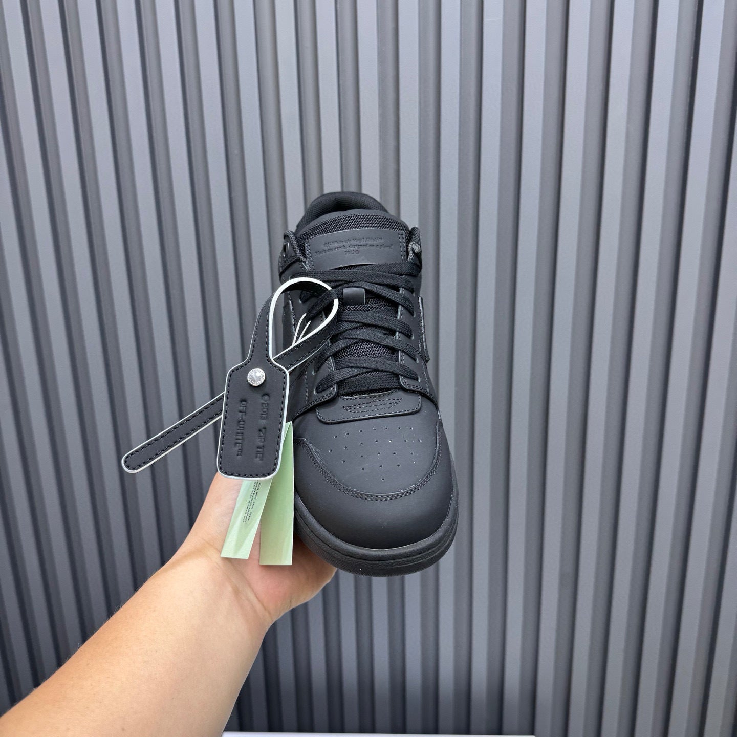 Tênis Off-White Out of Office de couro
