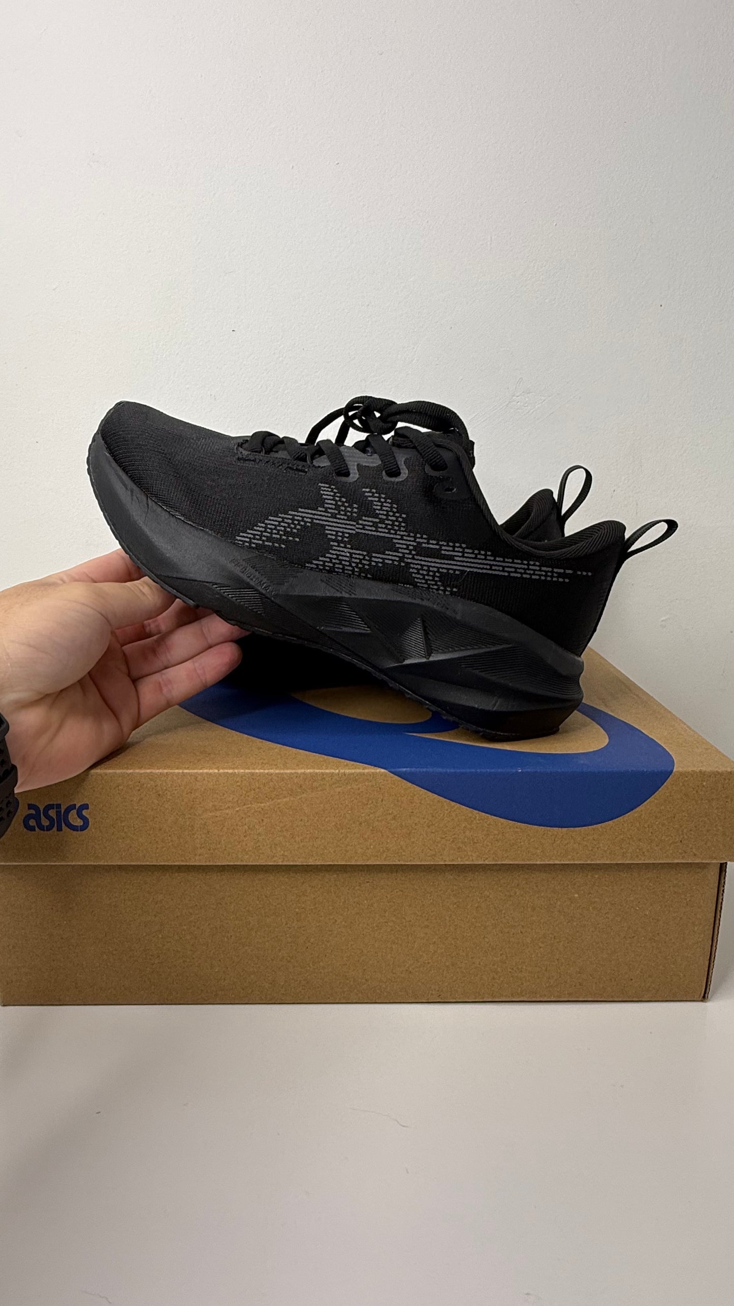 Tênis Asics Novablast 5 - PRONTA ENTREGA