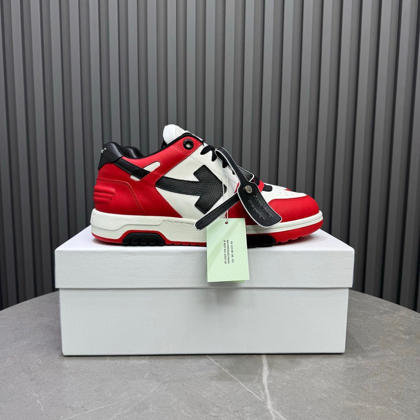 Tênis Off-White Out of Office