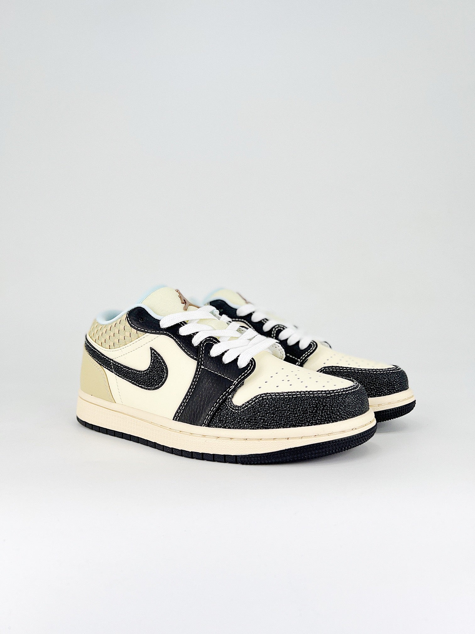 Air Jordan 1 Low SE Coconut Milk Black Muslin