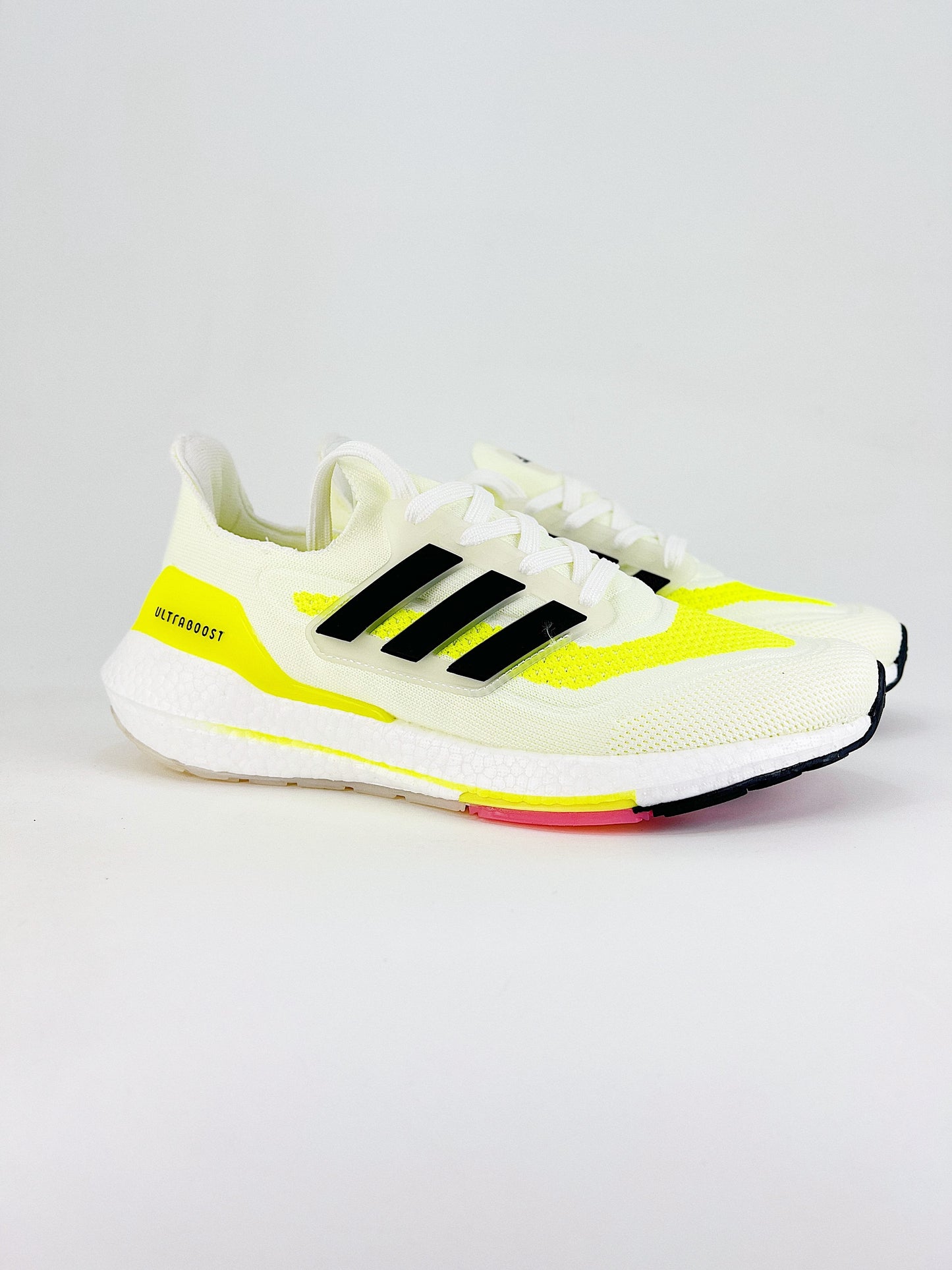 Tênis Adidas UltraBoost 21