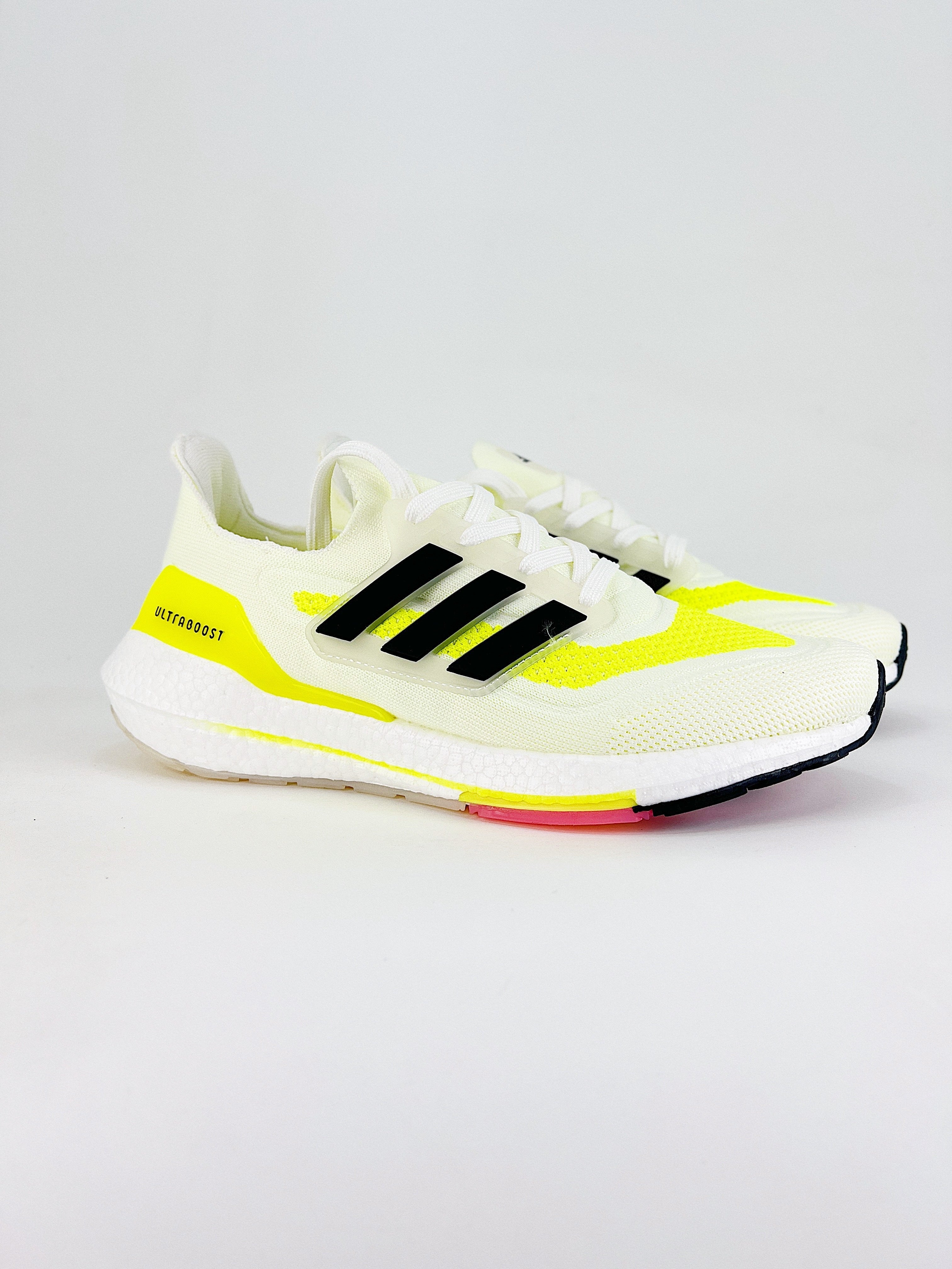 Tênis Adidas UltraBoost 21