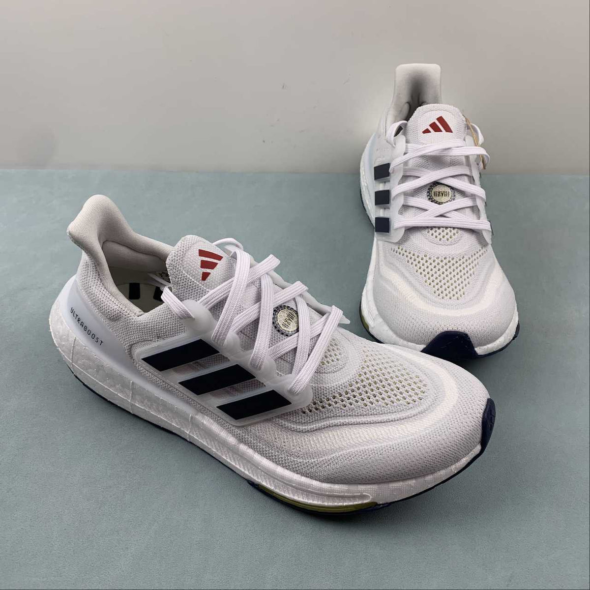 Tênis Adidas UltraBoost Light 23