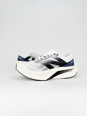 Tênis New Balance Fuelcell Supercomp Elite V4