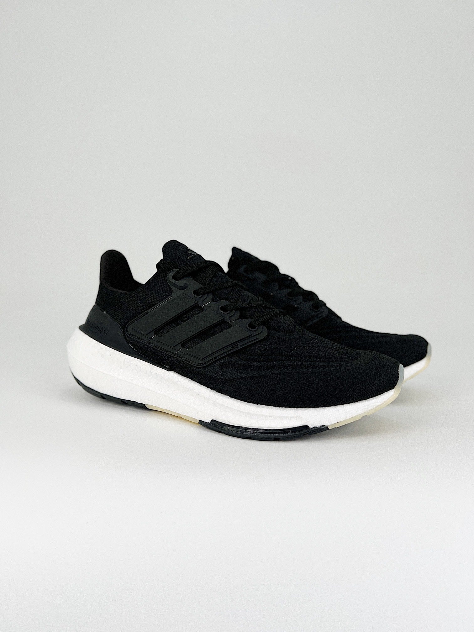 Tênis Adidas UltraBoost Light 23