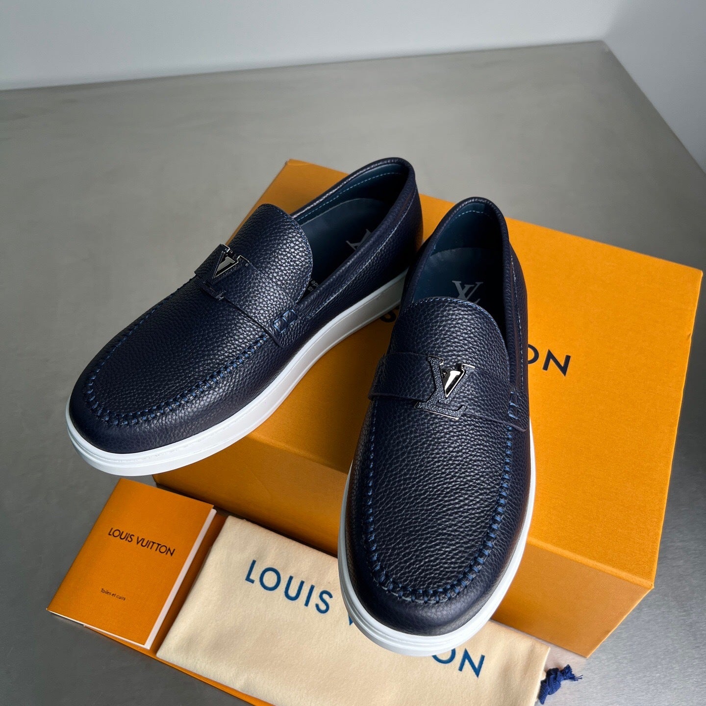 Sapato LV Resort Loafer Azul Marinho