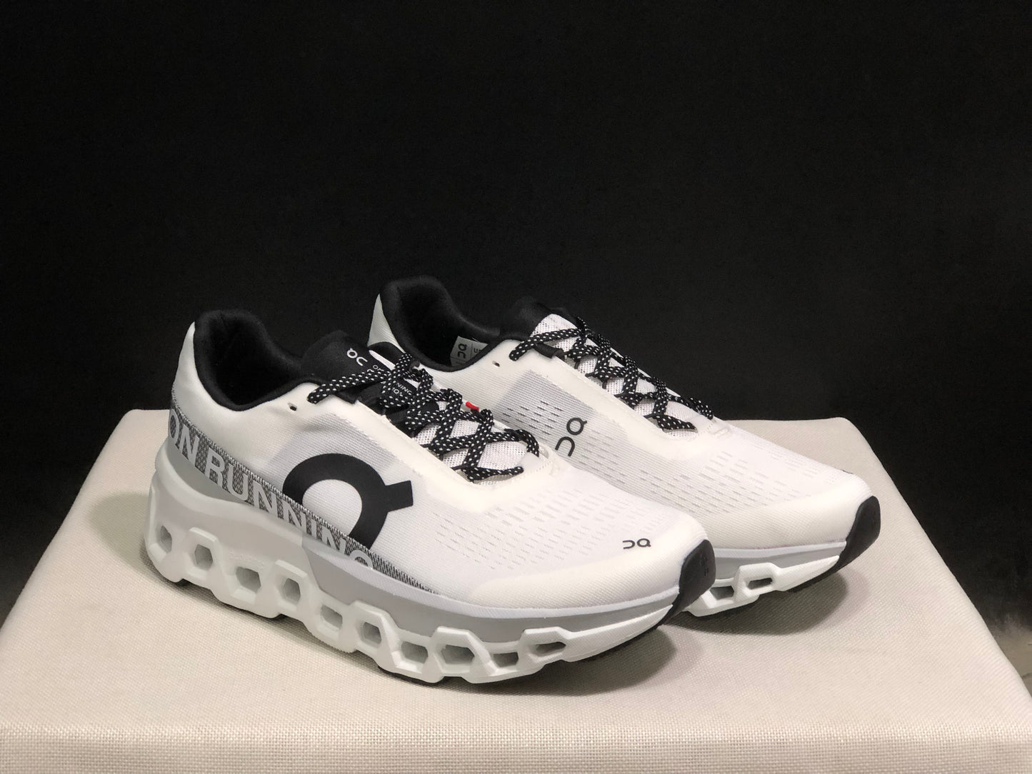 Tênis On Running Cloudmonster 2