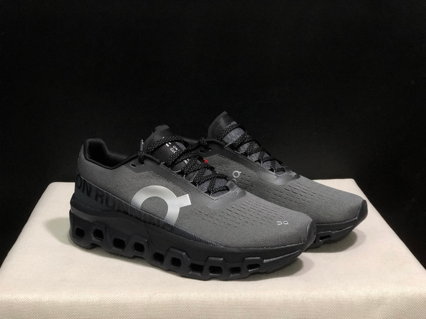 Tênis On Running Cloudmonster 2