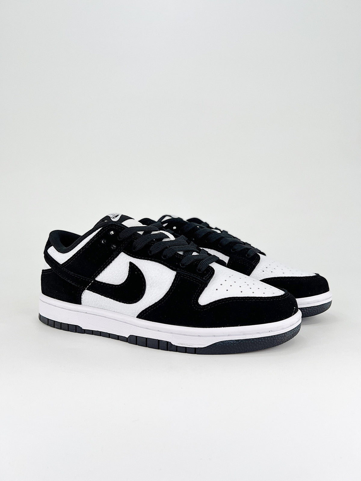 Nike Dunk Low Suede Panda
