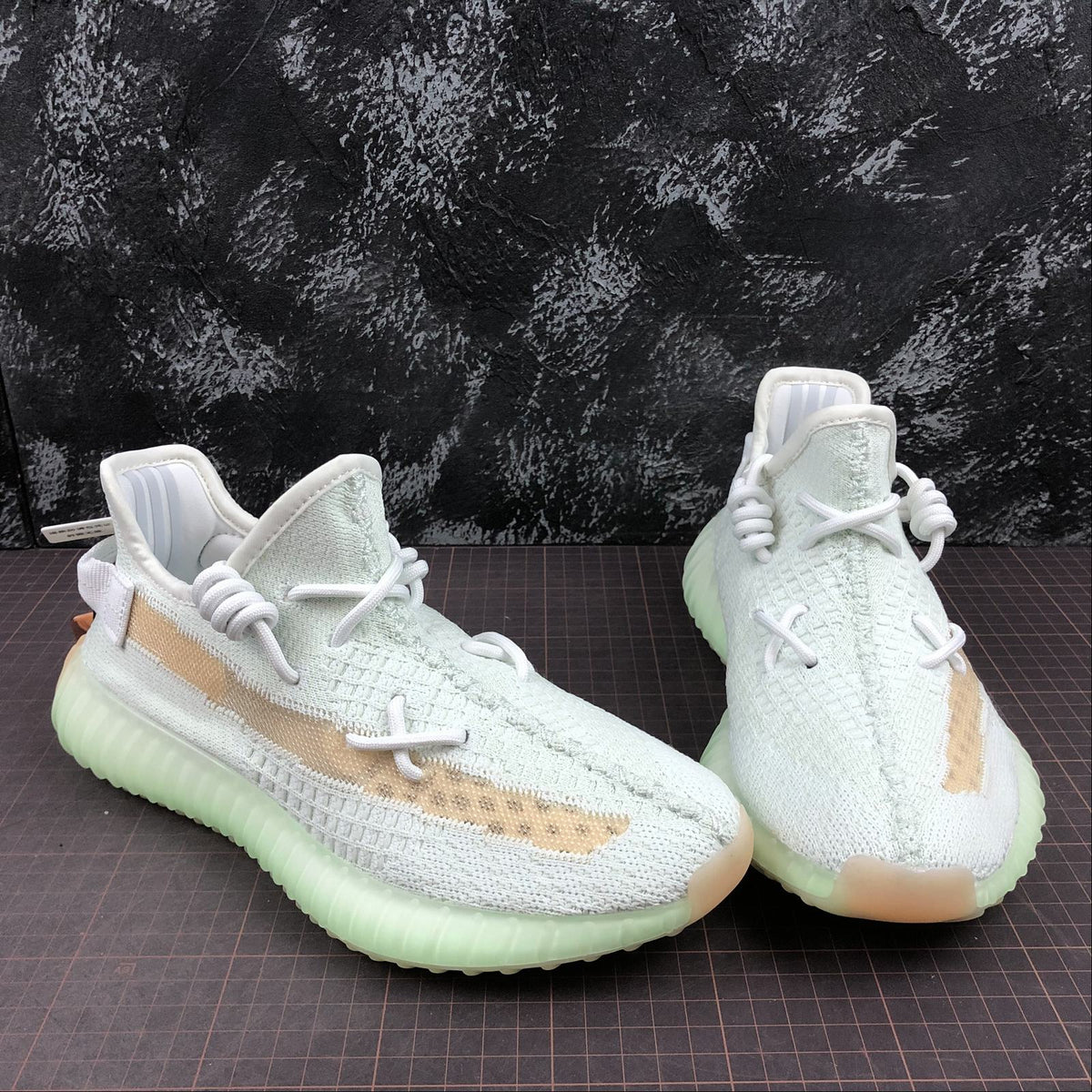 Adidas Yeezy Boost 350 v2 Hyperspace