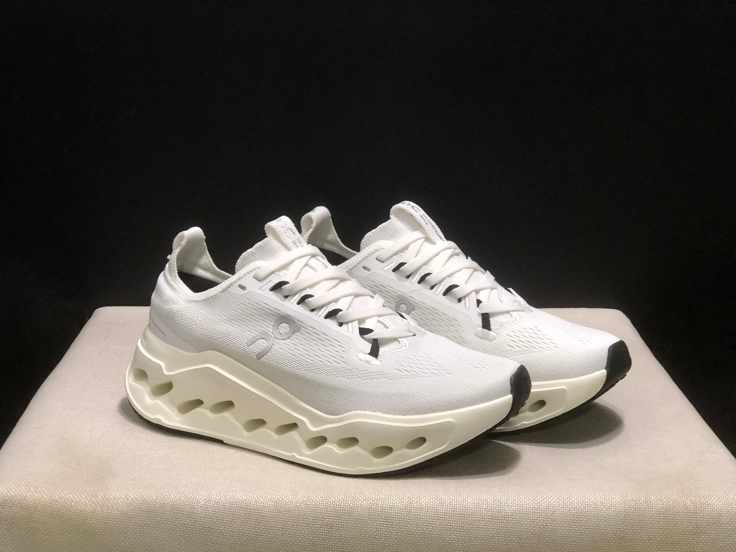 Tênis On Running Cloudsurfer Max