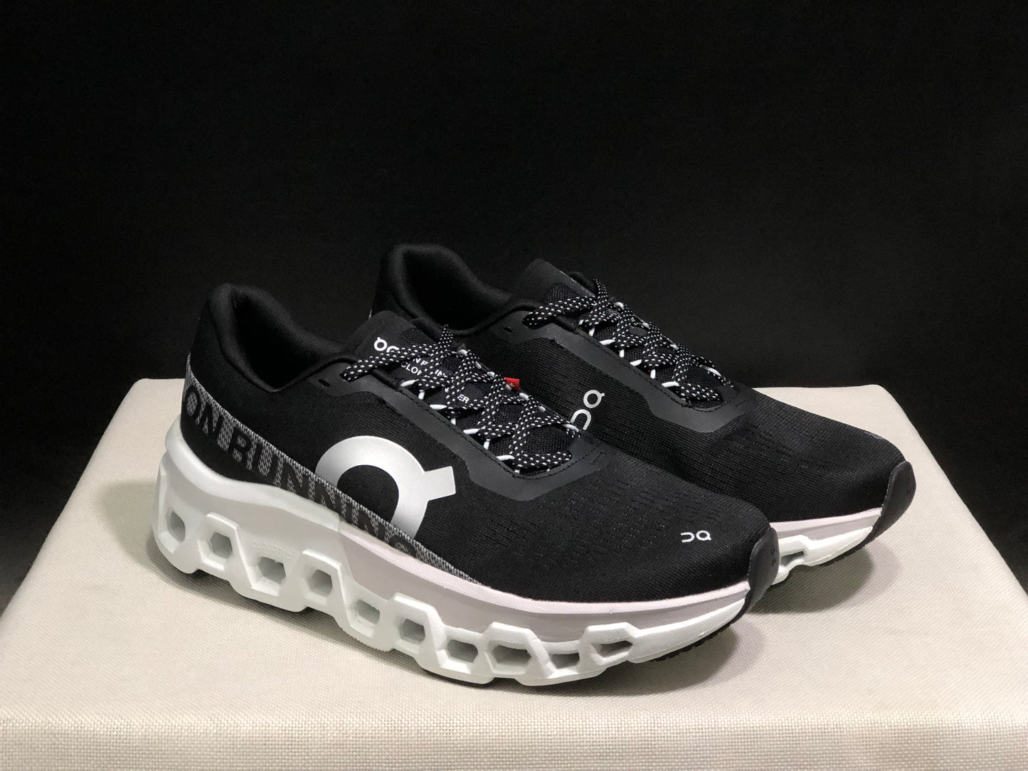 Tênis On Running Cloudmonster 2