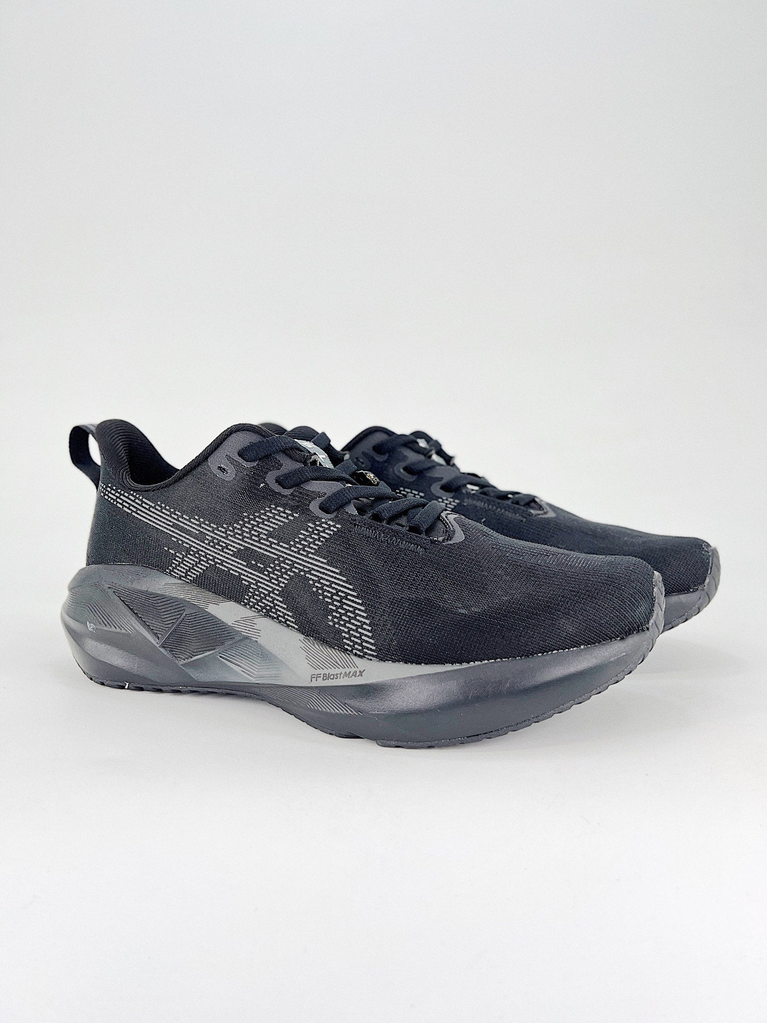 Tênis Asics Novablast 5