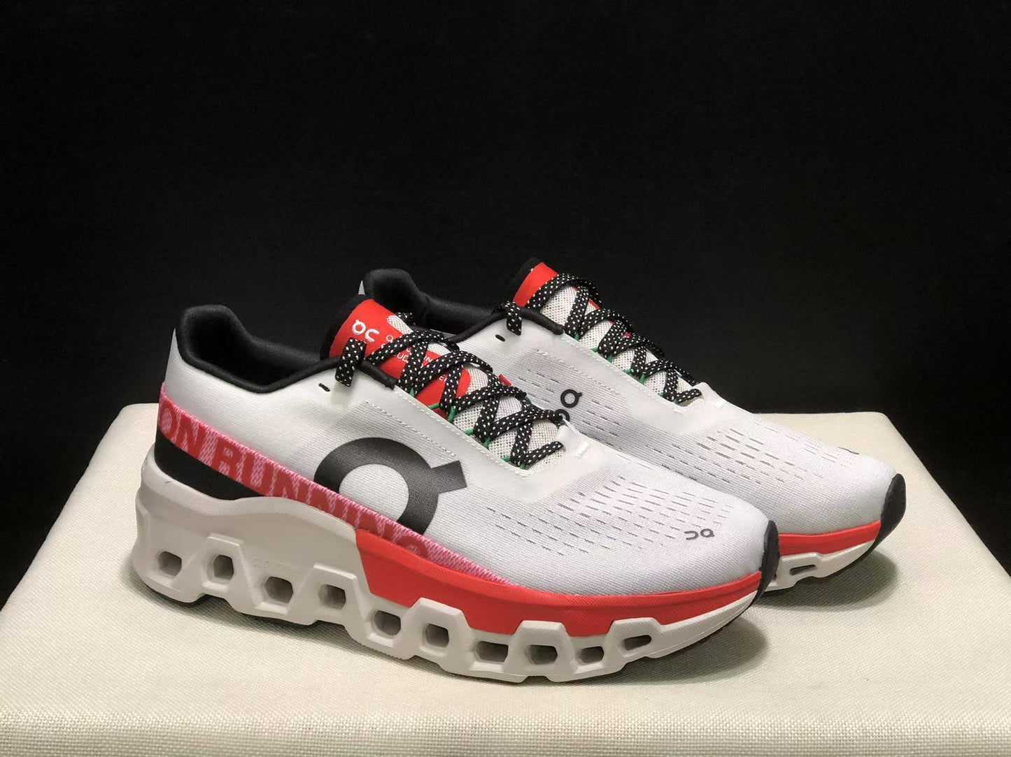 Tênis On Running Cloudmonster 2