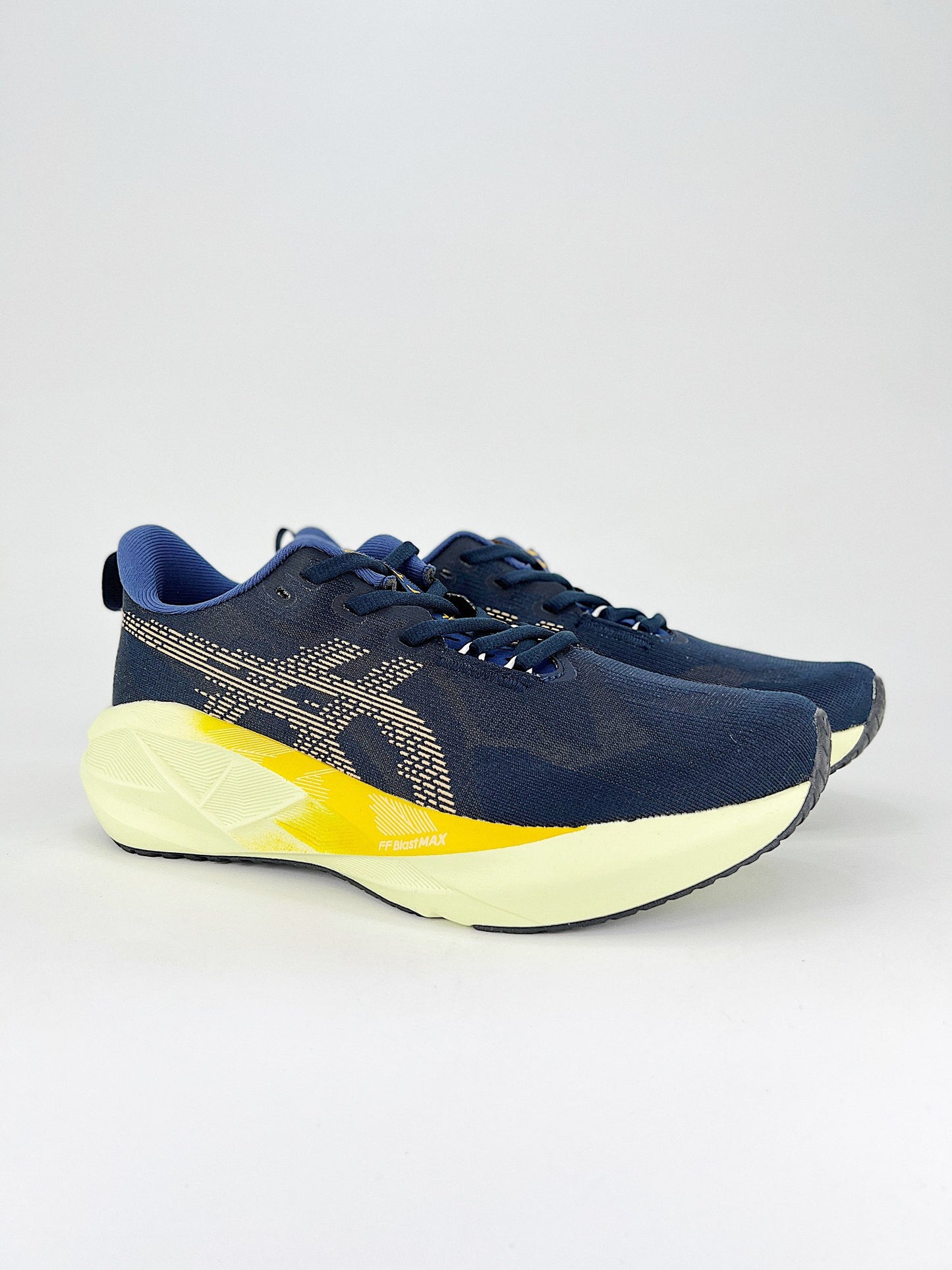 Tênis Asics Novablast 5