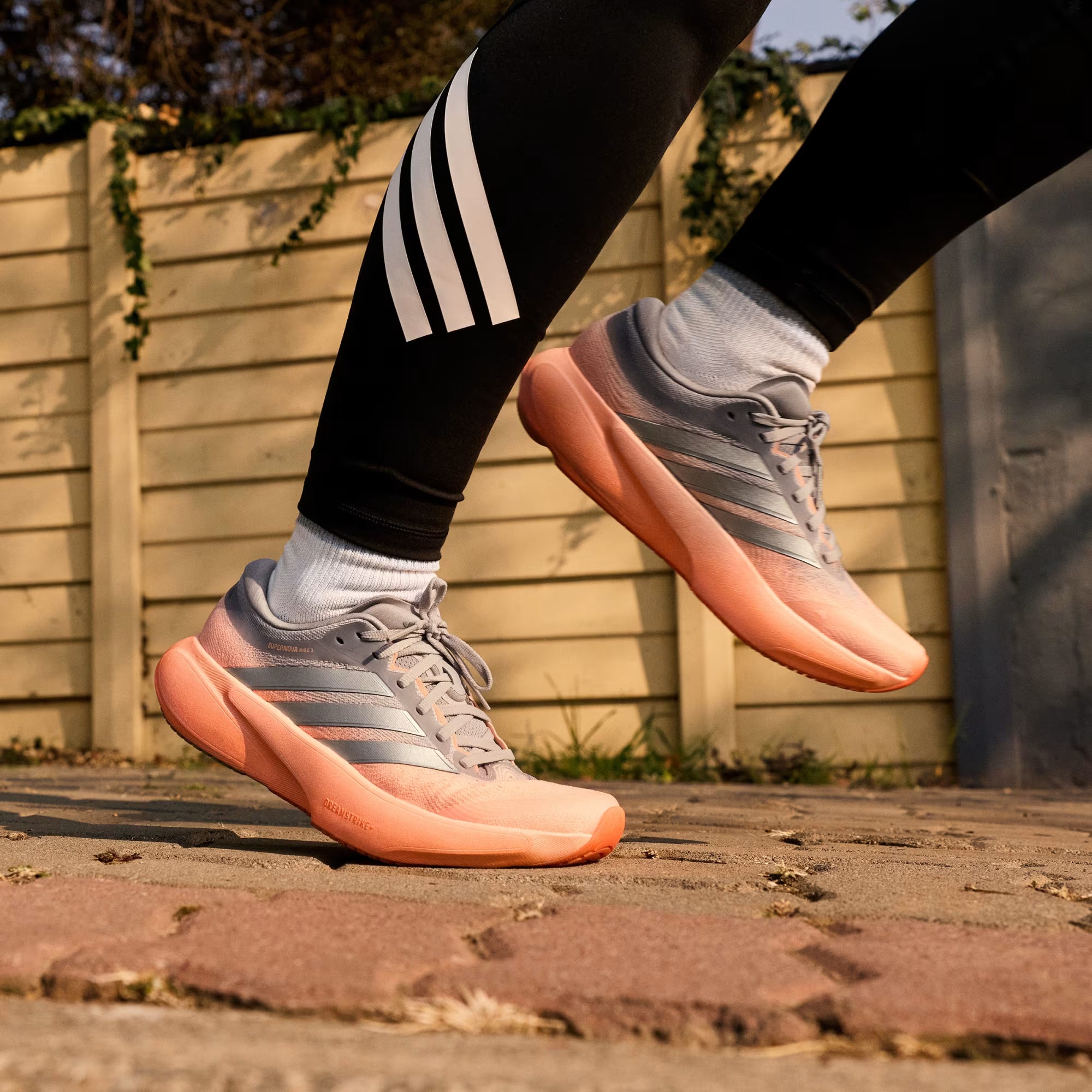 Tênis Adidas Supernova Rise 3 Clear Orange Silver Metallic