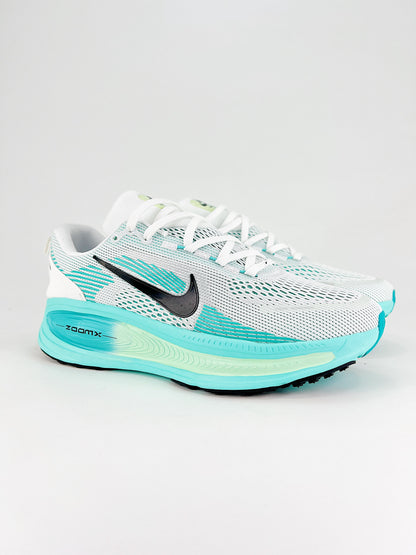 Tênis Nike Vomero 18