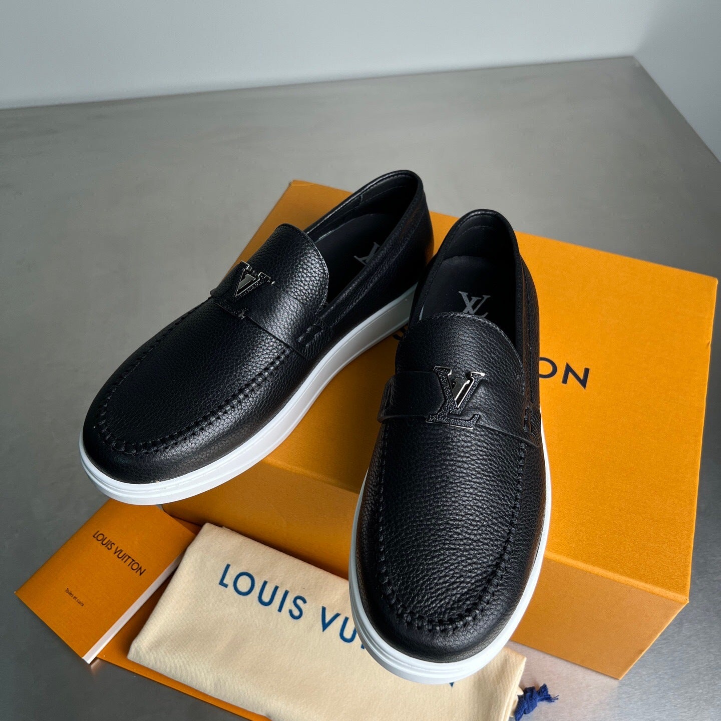Sapato LV Resort Loafer Black
