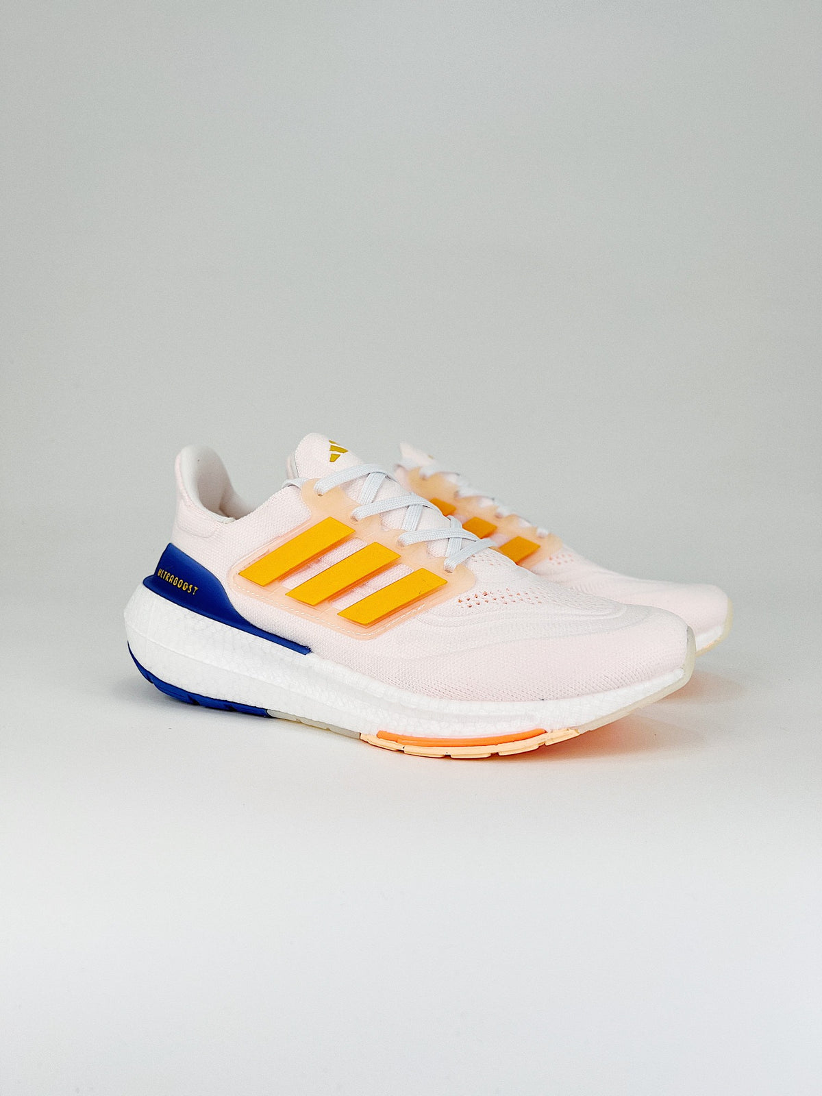Tênis Adidas UltraBoost Light 23