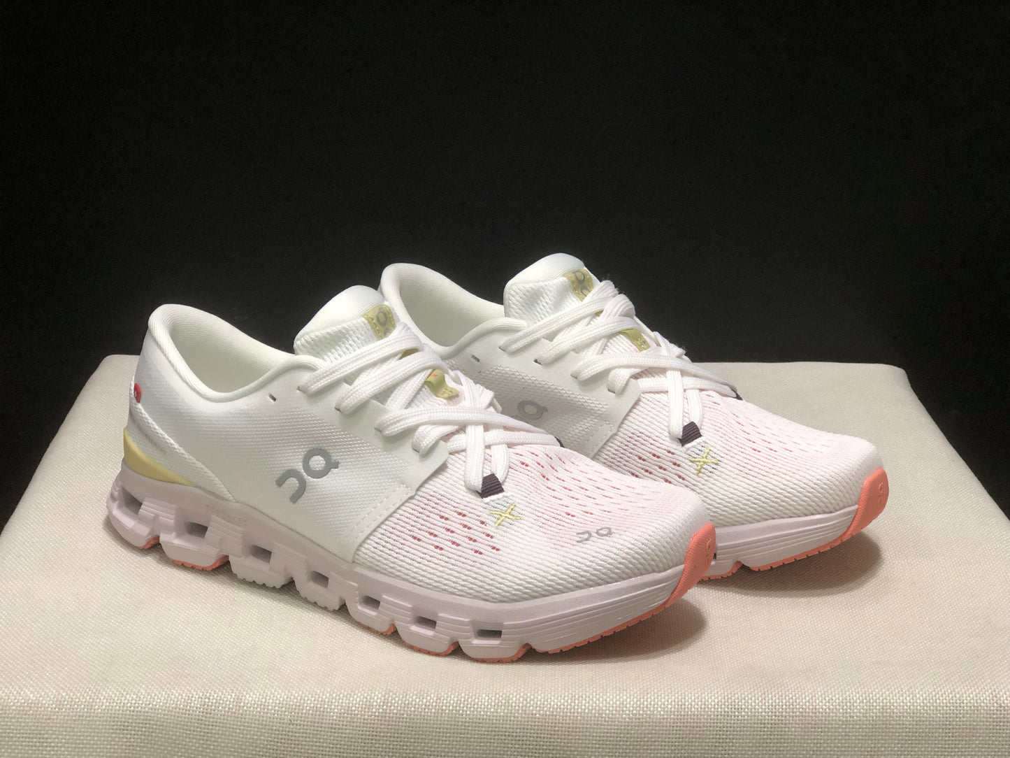 Tênis On Running Cloud X 4